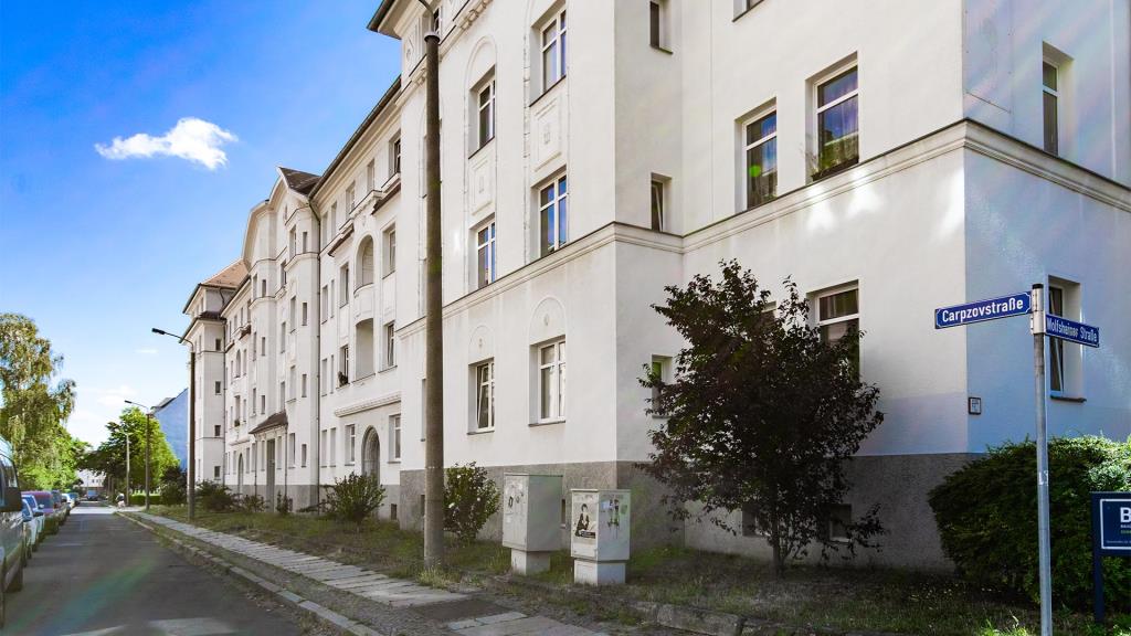 aussenansicht-3 BGL – 2-Zimmer Wohnung mit geräumiger Küche und Balkon